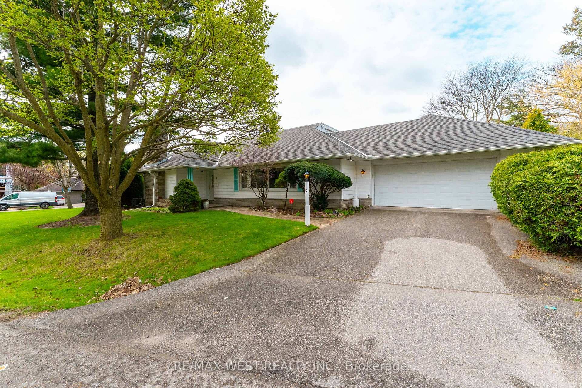 2 Greenford Road, Etobicoke (Islington / Rexdale), ON M9A 3E6 - Photo 1