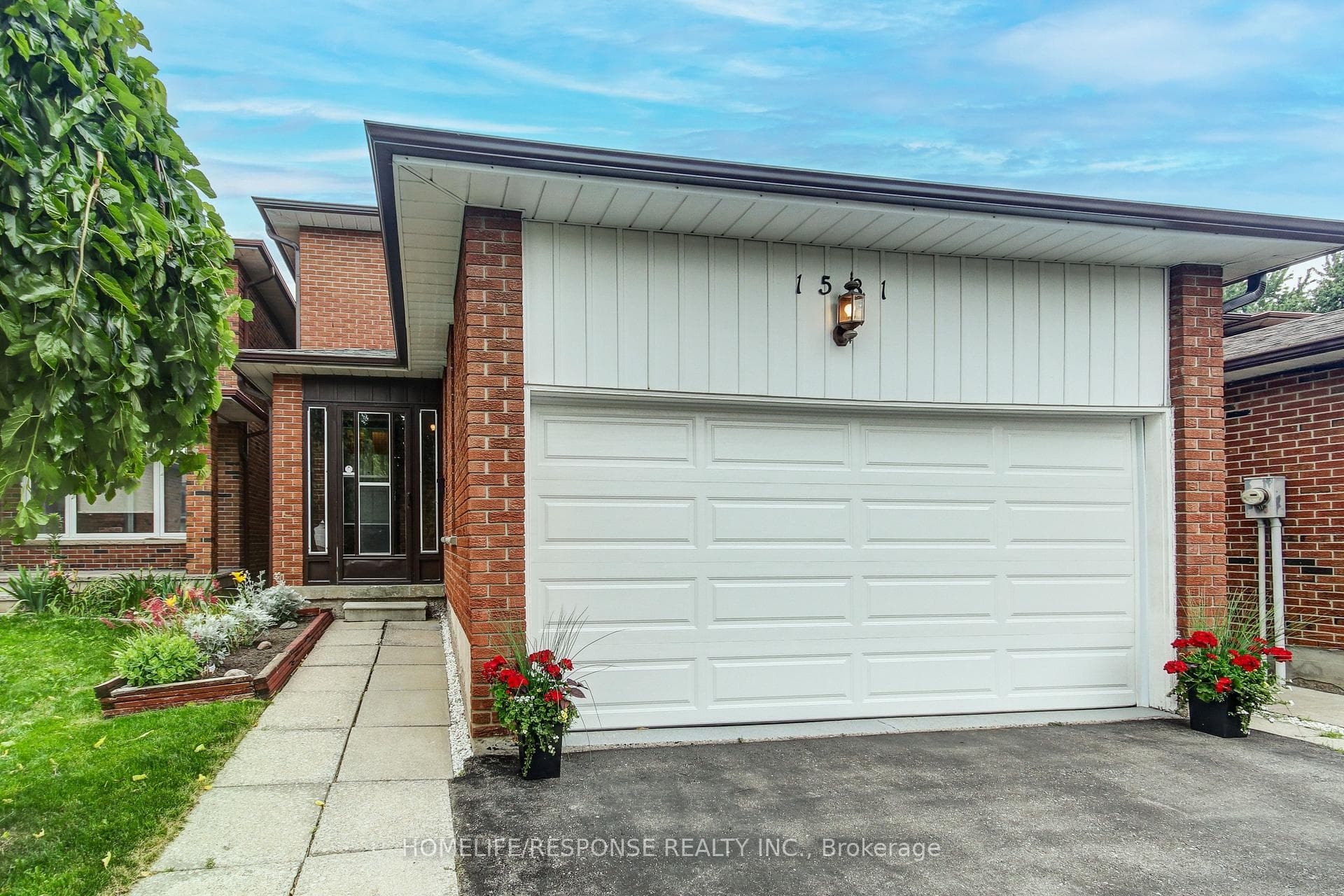 1581 Shale Oak Mews, Mississauga, ON L4W 2M1 - Photo 1