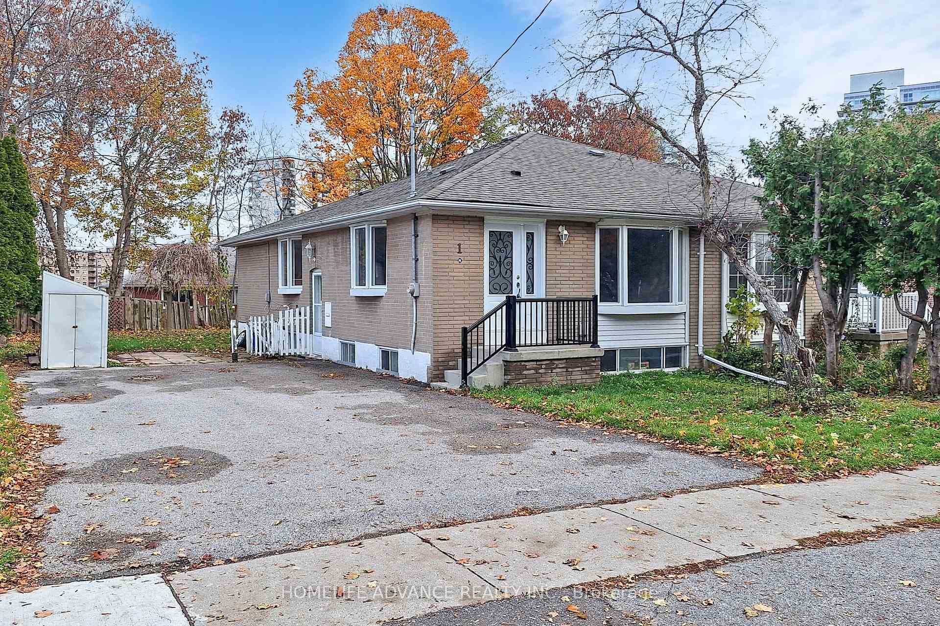 1 Walter Avenue, Newmarket, ON L3Y 2T2 - Photo 1