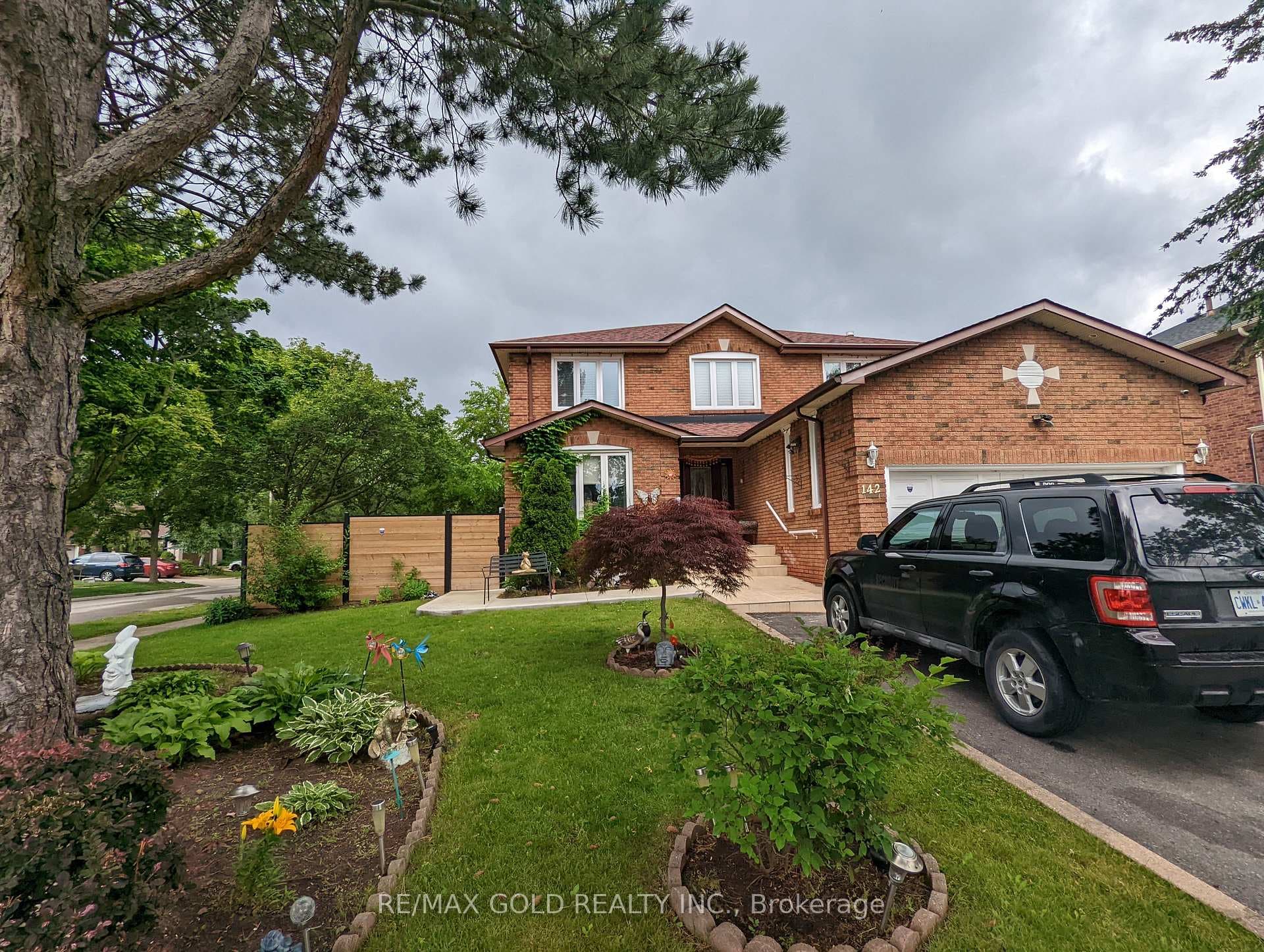 142 Whitchurch Mews, Mississauga, ON L5A 4B3 - Photo 1