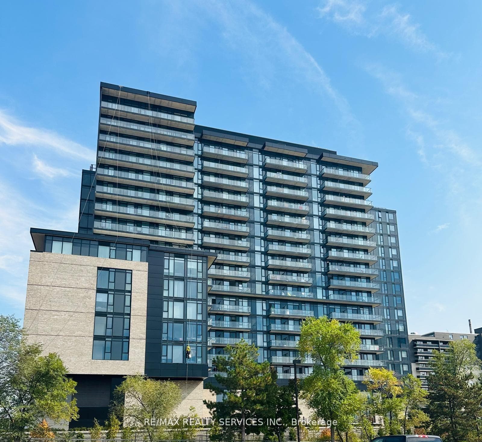 86 Dundas Street Unit 409, Mississauga, ON L5A 0B1 - Photo 1
