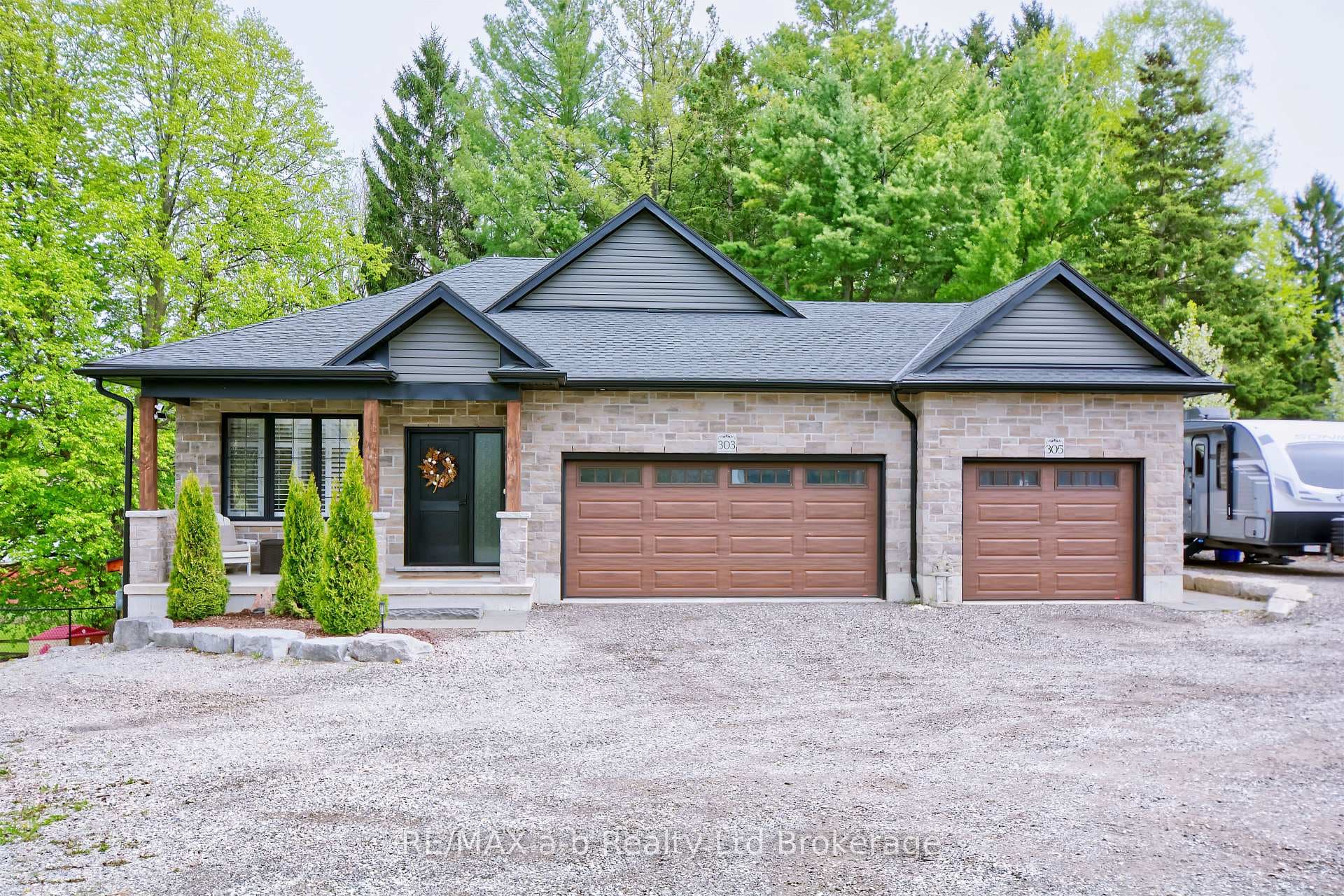 305 Robinson Street, Woodstock