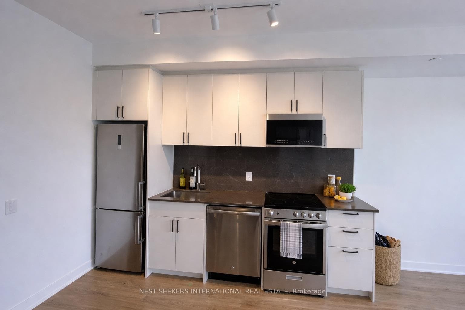1660 Bloor Street Unit 417, Toronto W02