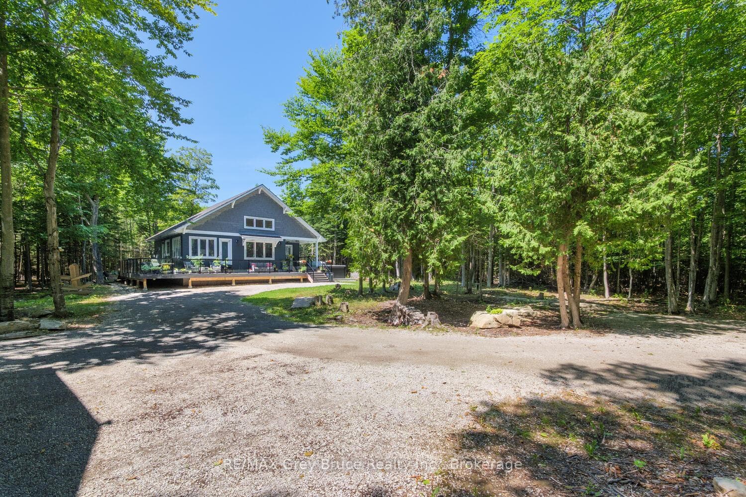 Welcome to 110 Maple Golf Cres.!