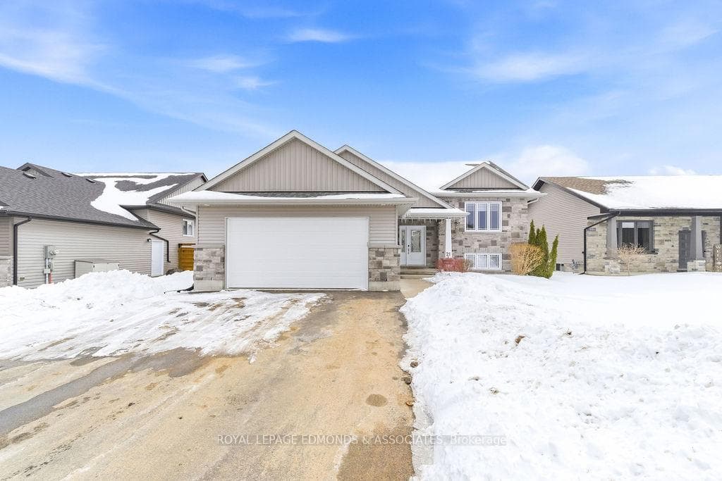 21 Liam Street, Petawawa, ON K8H 0G7 - Photo 1