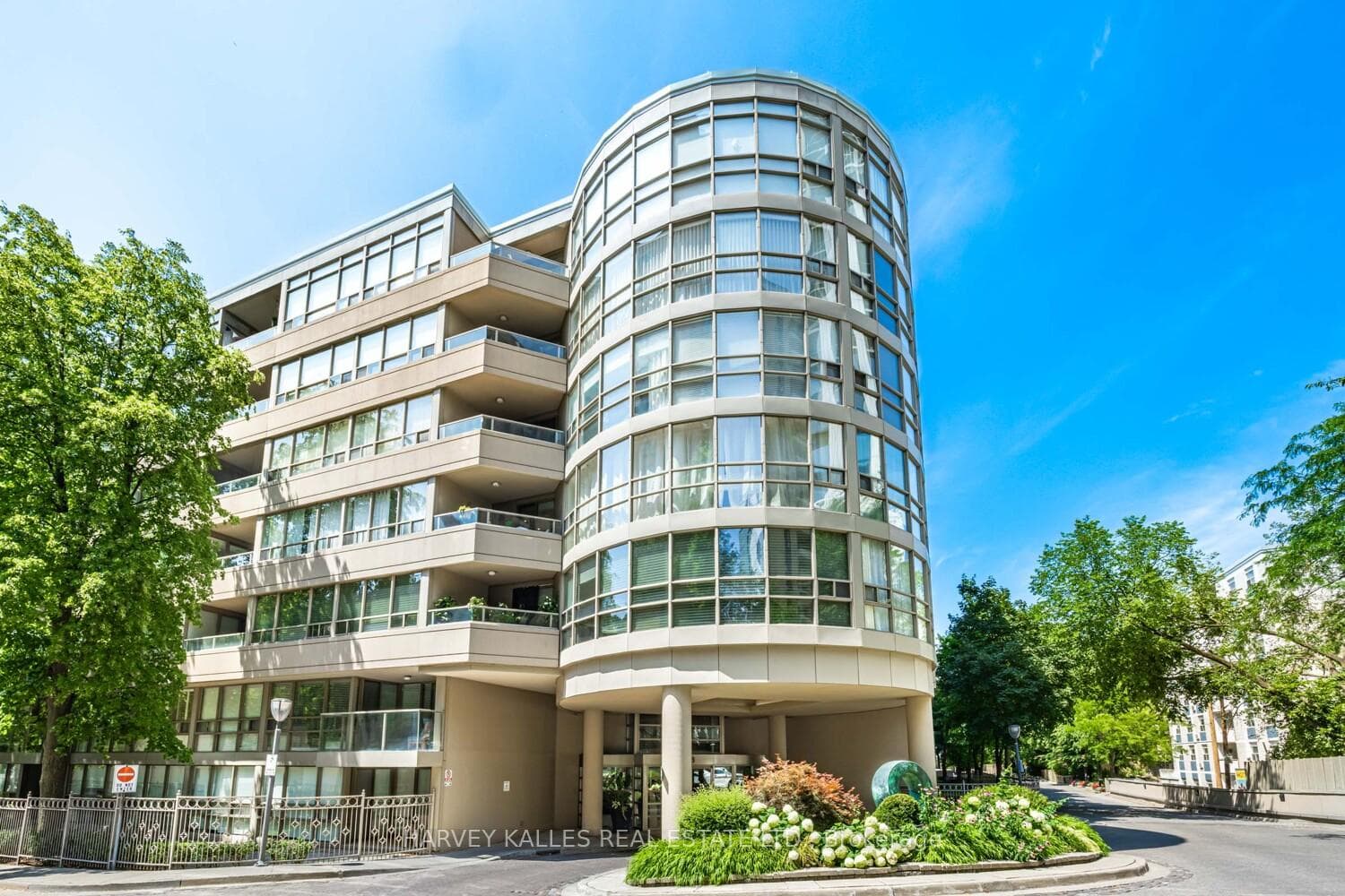 18 Lower Village Gate Unit 108, Forest Hill / Deer Park, ON M5P 3M1 - Photo 1