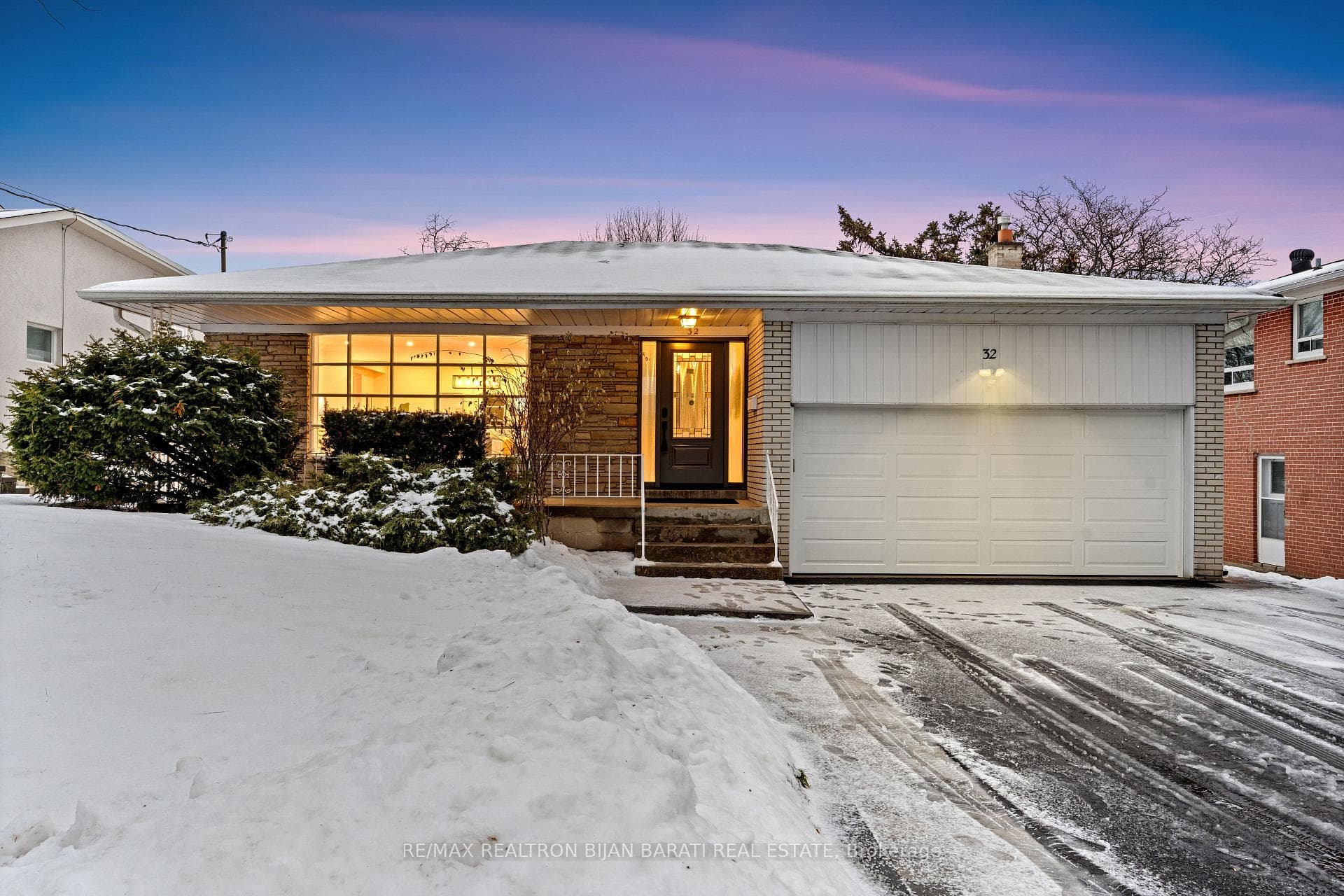 32 Colonnade Road, Hillcrest Village / Bayview Village, ON M2K 2L5 - Photo 1