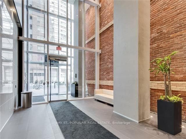 15 Grenville Street Unit 1002, Toronto C01