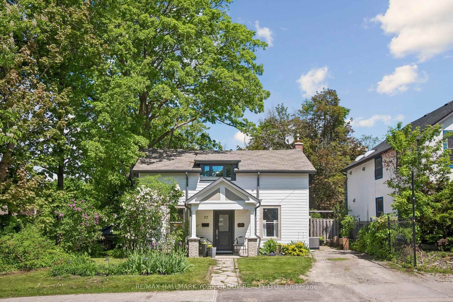 37 Arnold Crescent, Richmond Hill, ON L4C 3R6 - Photo 1