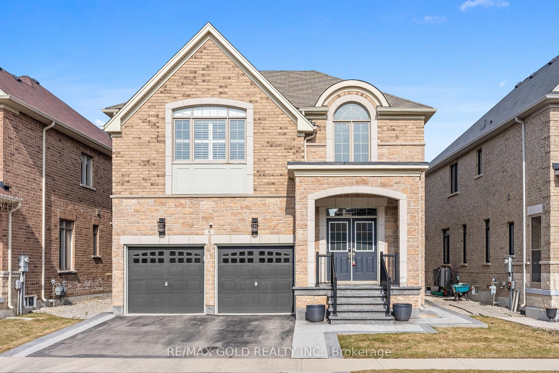 9 Fringetree Road, Brampton, ON L6R 0B6 - Photo 1