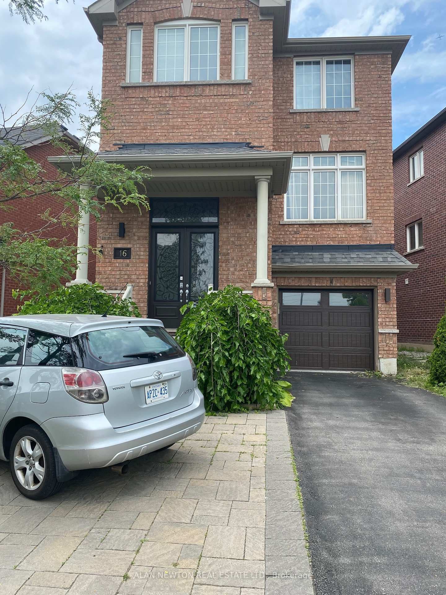 16 Gesher Crescent, Vaughan