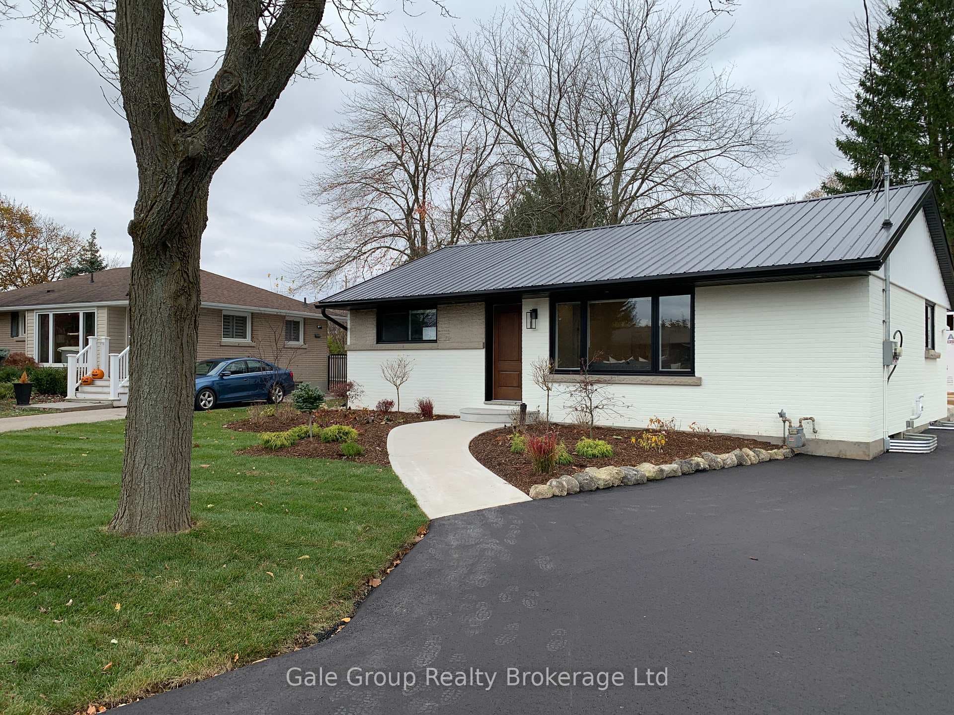 77 North Park Crescent, Woodstock