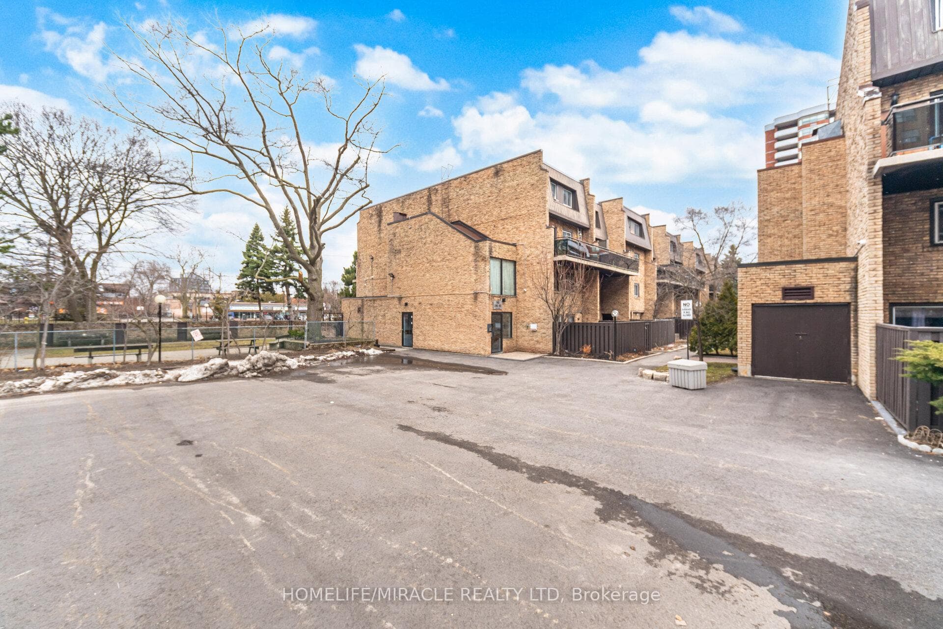 140 Ling Road Unit 103, Rouge / Port Union / Malvern, ON M1E 4V9 - Photo 1
