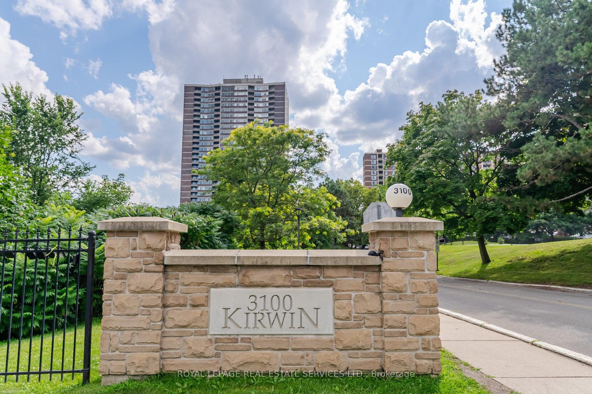 3100 Kirwin Avenue Unit 708, Mississauga, ON L5A 3S6 - Photo 1
