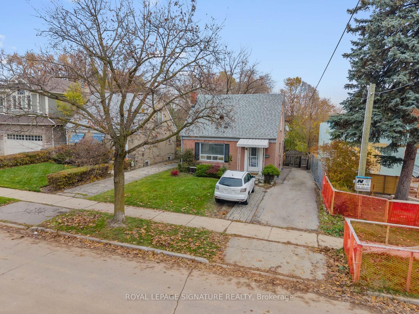 27 King High Avenue, North York (Bathurst Manor / Clanton Park), ON M3H 3A8 - Photo 1