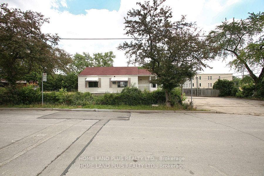 189 Maplehurst Avenue Unit Mainfl, Willowdale / Newtonbrook, ON M2N 3C3 - Photo 1