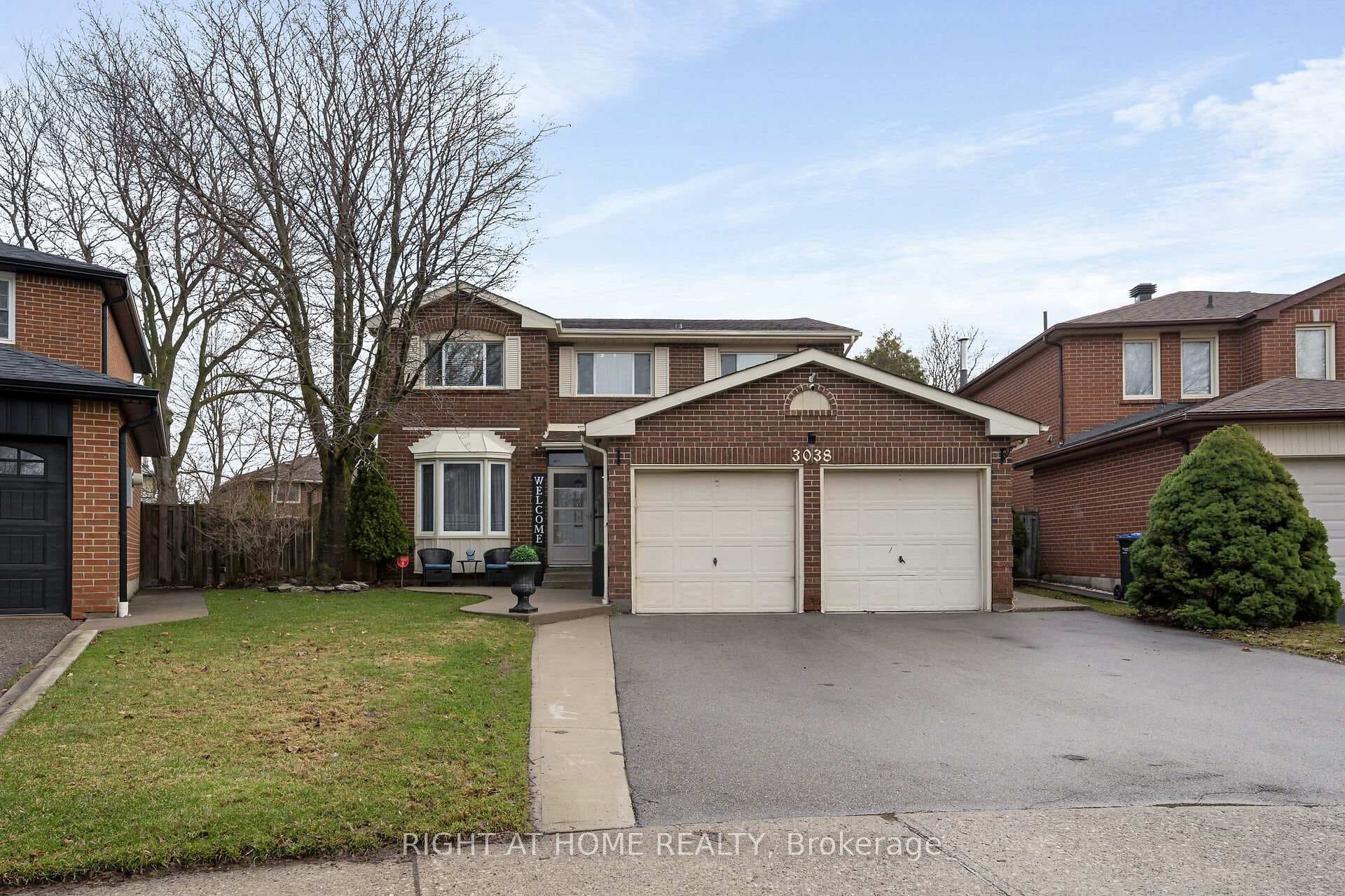3038 Hillis Court, Mississauga, ON L5N 5A4 - Photo 1