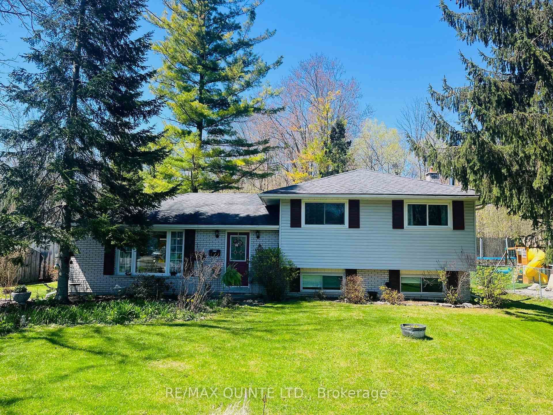 527 Montrose Road, Quinte West, ON K8R 1B2 - Photo 1