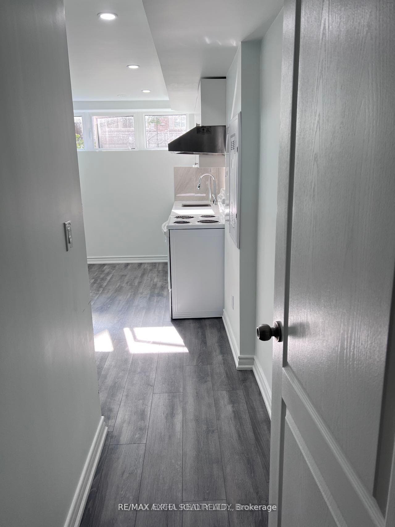 16 Eaton Park Lane Unit 10 Bsmt, Scarborough Village / Eglinton East, ON M1W 0A5 - Photo 1