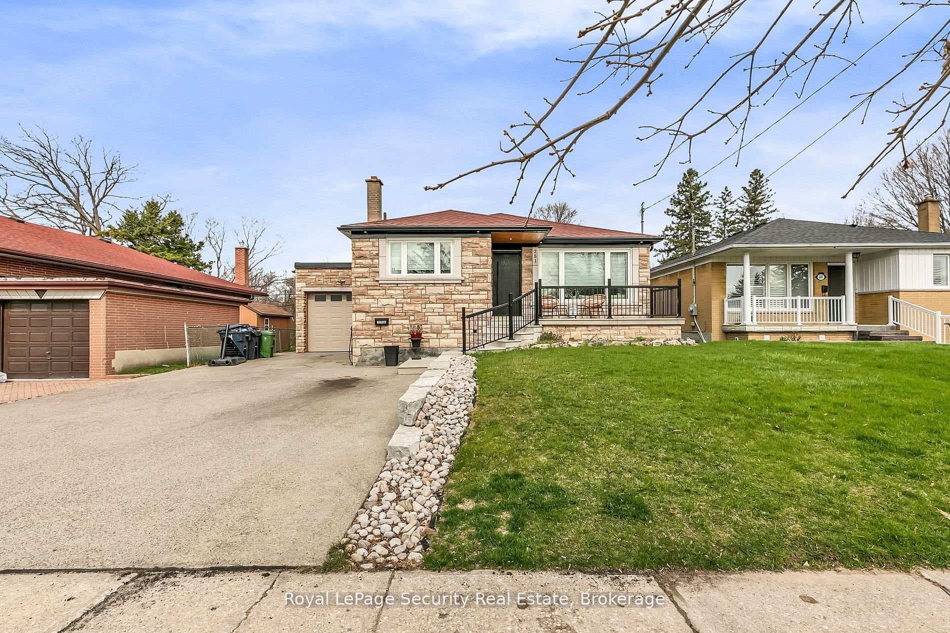 251 Thistle Down Boulevard, Etobicoke (West Mall / Rexdale), ON M9V 1K6 - Photo 1