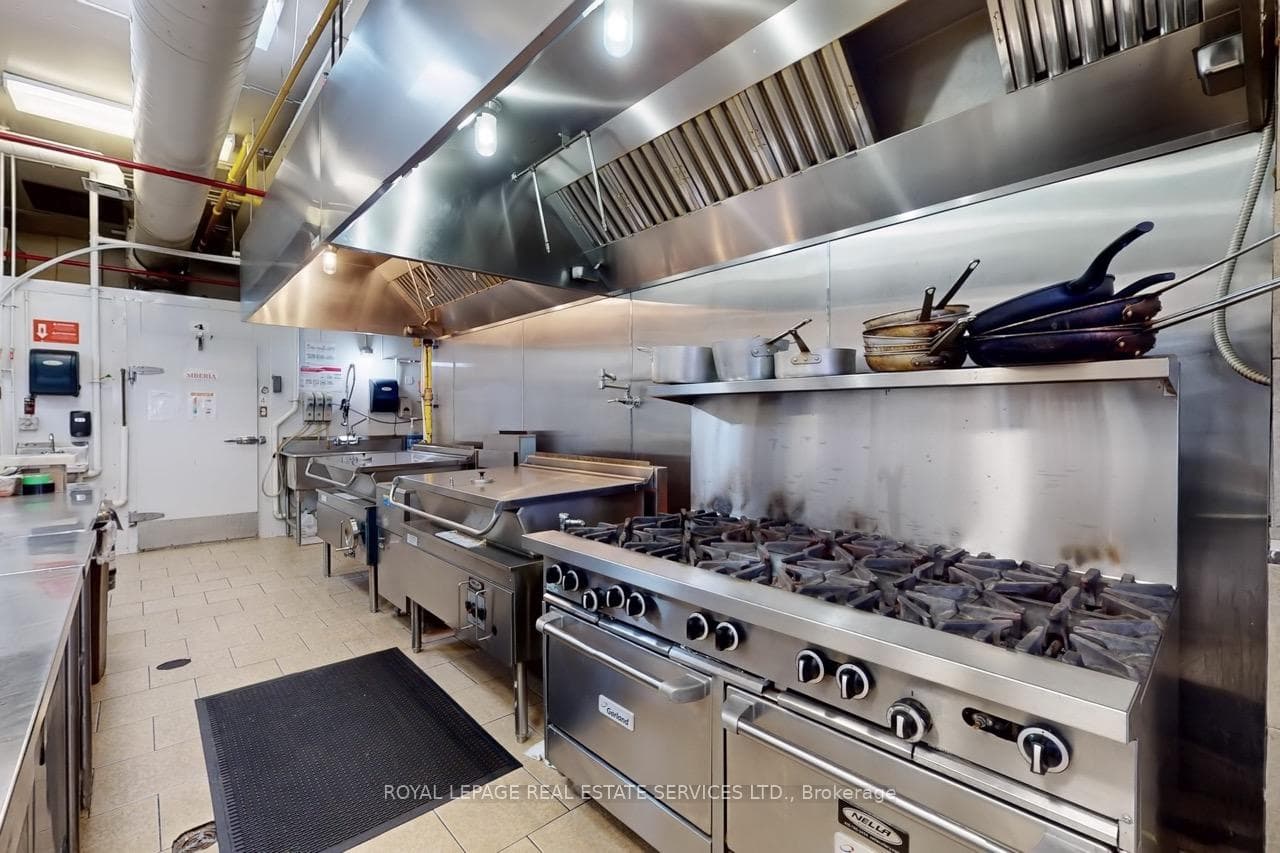 557 Dixon Road, Etobicoke (West Mall / Rexdale), ON M9W 1A8 - Photo 1