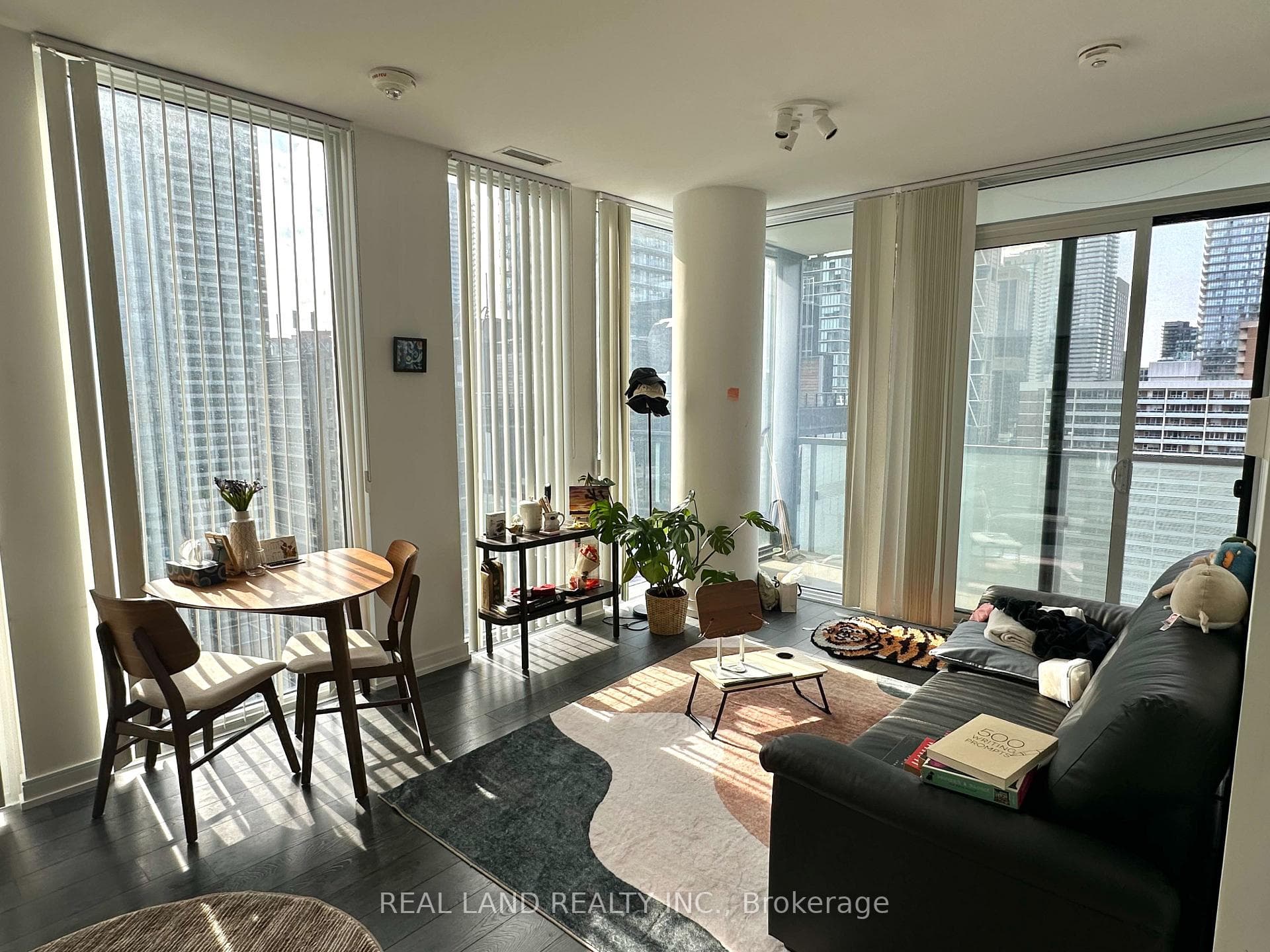 28 Wellesley Street Unit 2209, Toronto C08