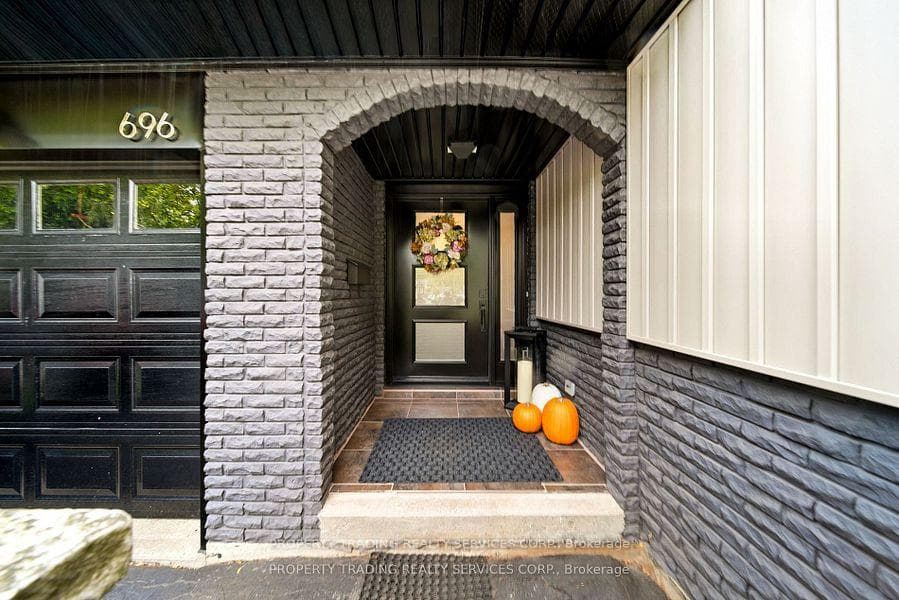 696 Francis Road, Burlington, ON L7T 3X7 - Photo 1