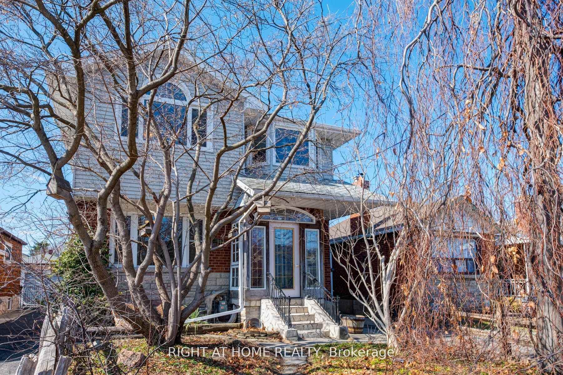 952 Coxwell Avenue Unit Main, Danforth / East York, ON M4C 3G3 - Photo 1