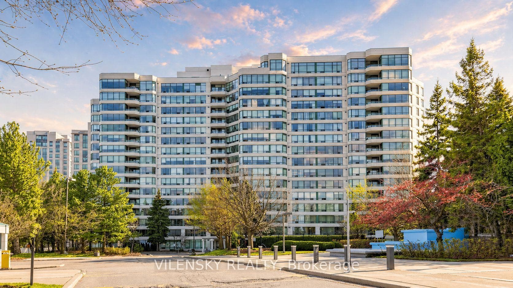 110 Promenade Circle Unit 1402, Vaughan