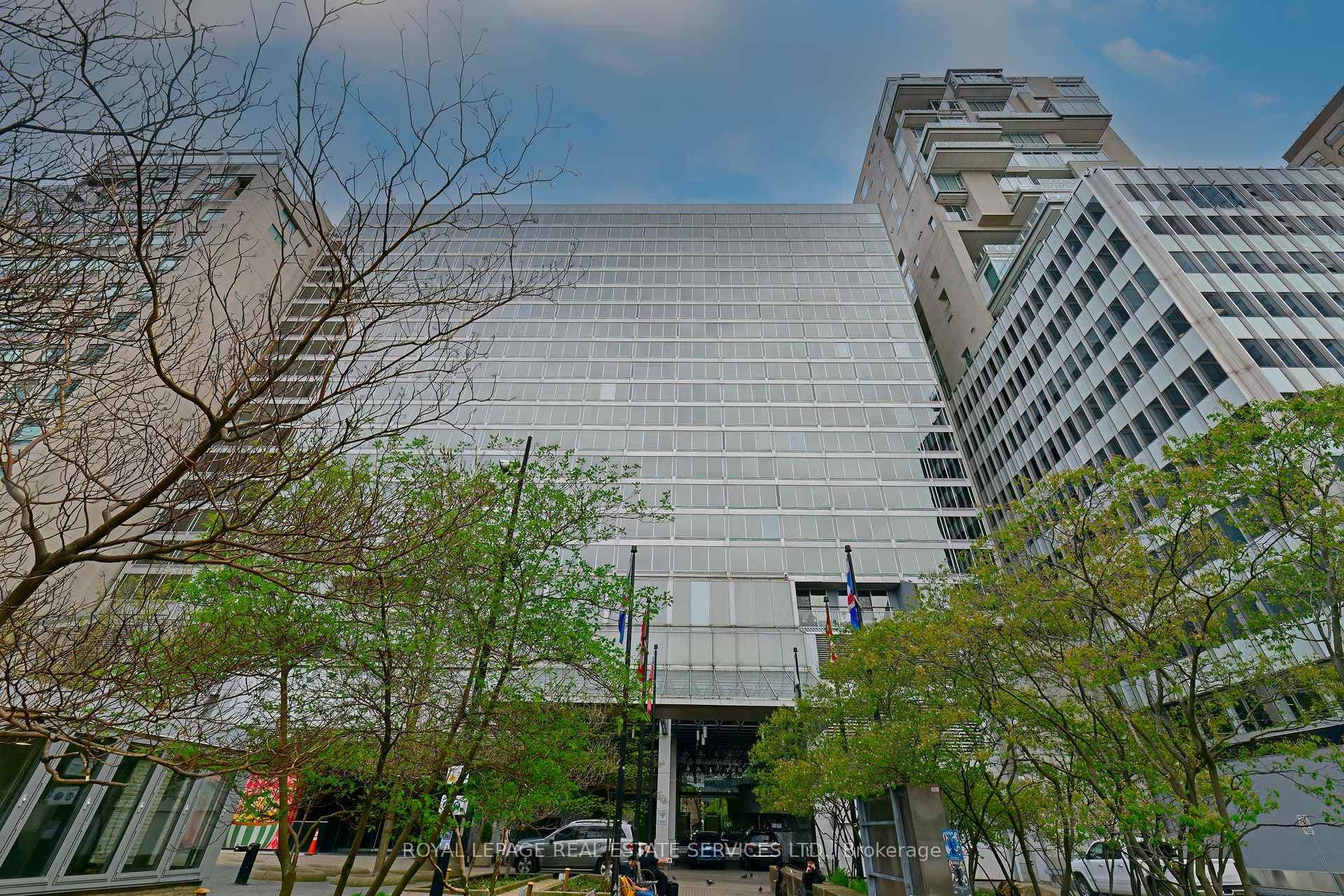 110 Bloor Street Unit 1703, Annex / Yorkville / Summerhill, ON M5S 2W7 - Photo 1