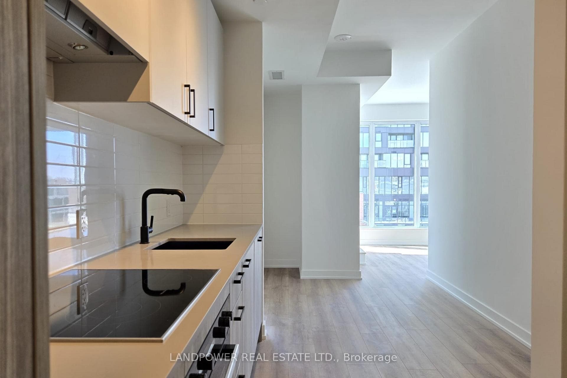 5 Quarrington Lane Unit 502, Don Mills / Parkwoods / Victoria Village, ON M3C 0S5 - Photo 1