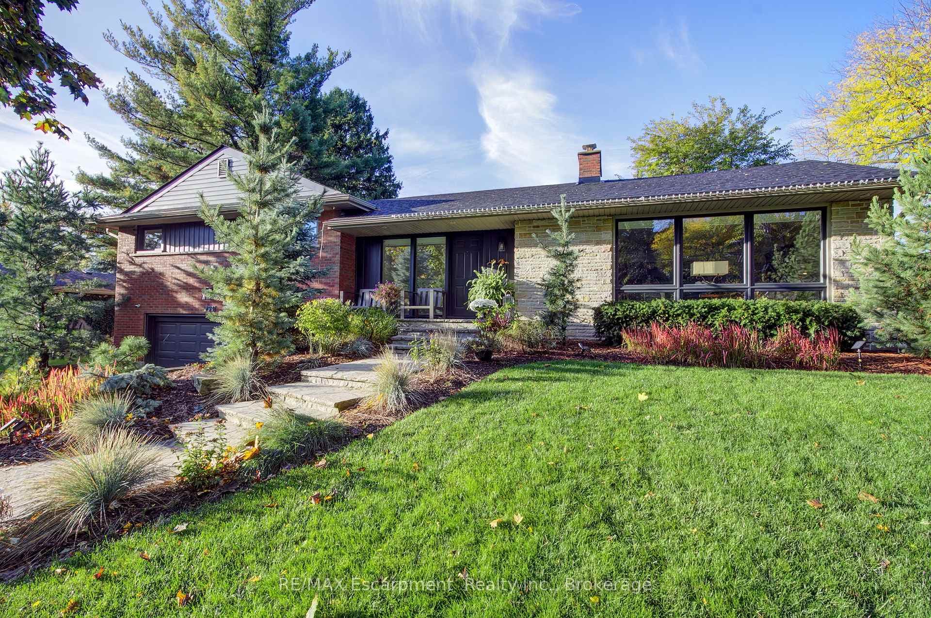 794 Falcon Boulevard, Burlington