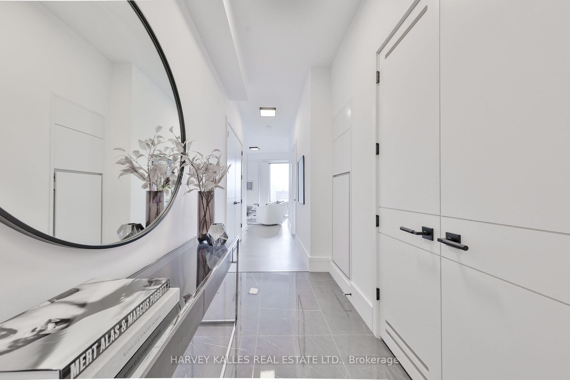 215 Lonsdale Road Unit 1607, Forest Hill / Deer Park, ON M4V 1W7 - Photo 1