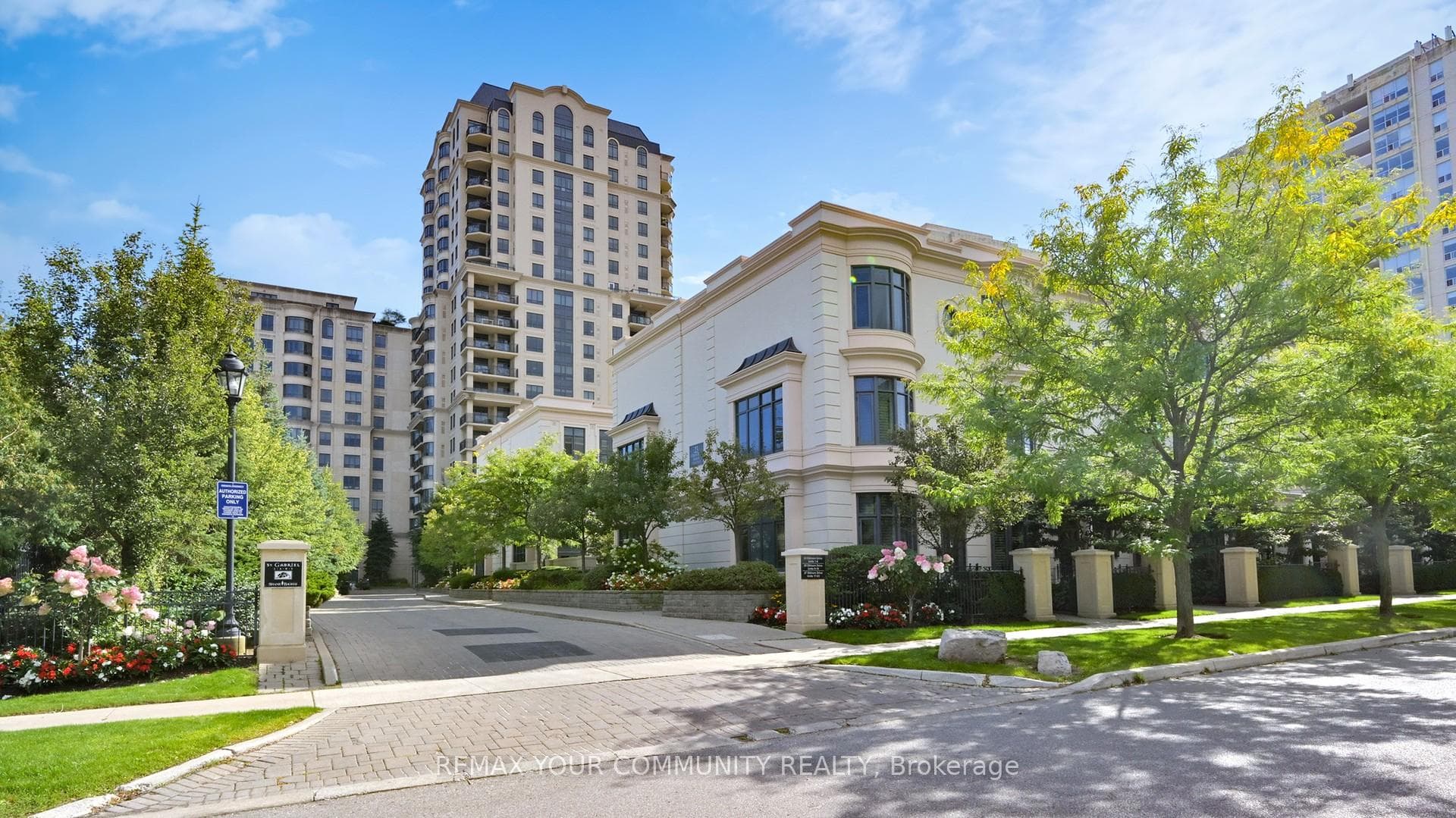 27 Elkhorn Drive Unit 18, Hillcrest Village / Bayview Village, ON M2K 3E8 - Photo 1