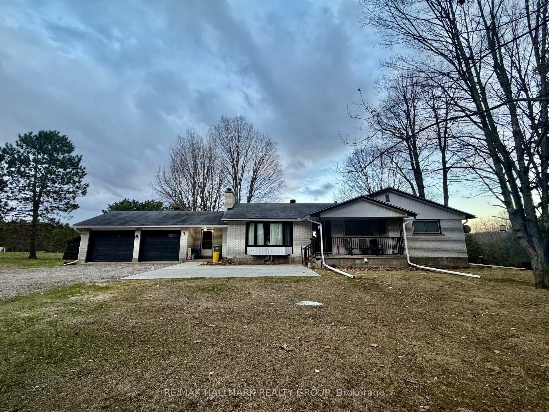 9950 Round Lake Road, Laurentian Valley