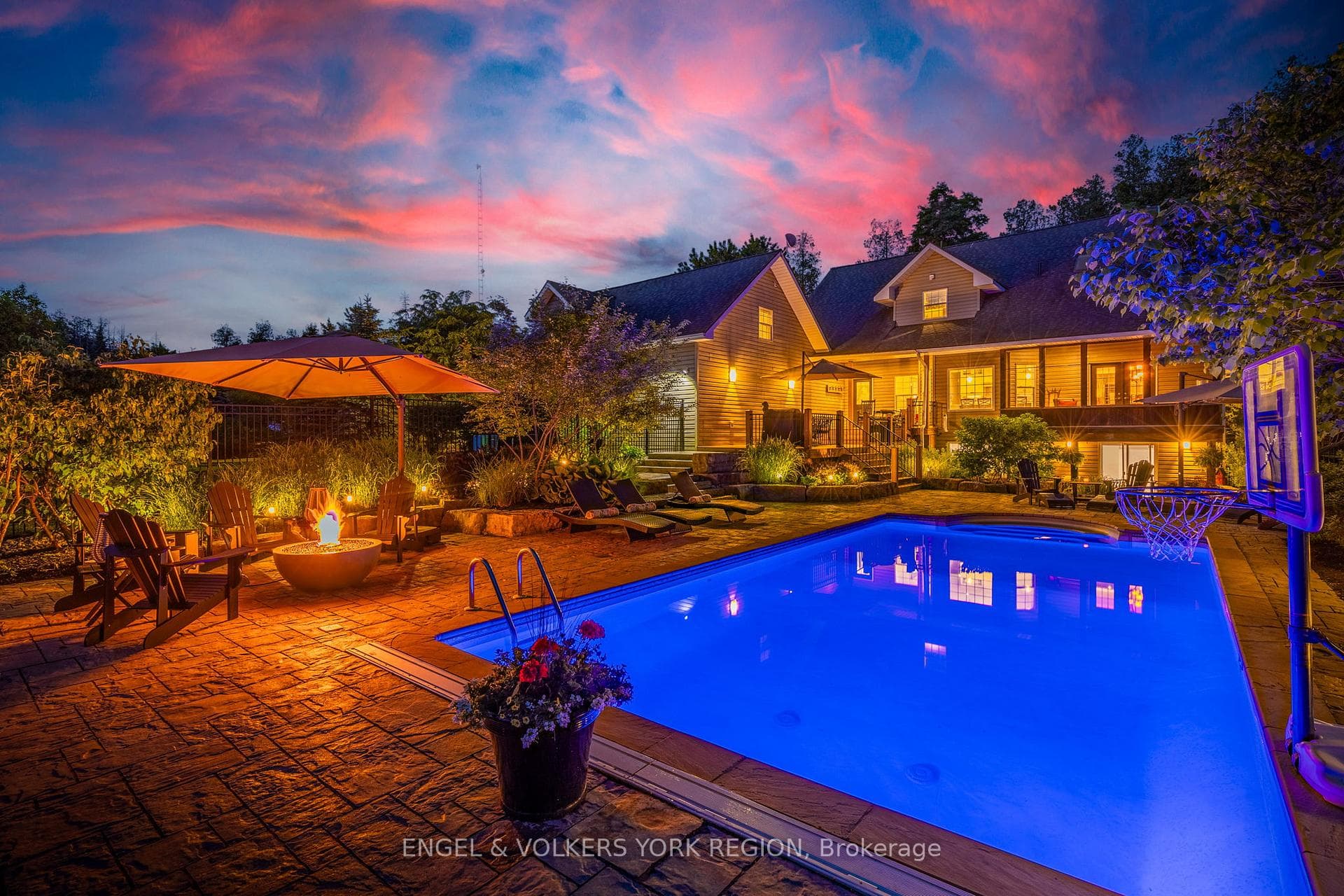 5175 Pineridge Drive, Milton