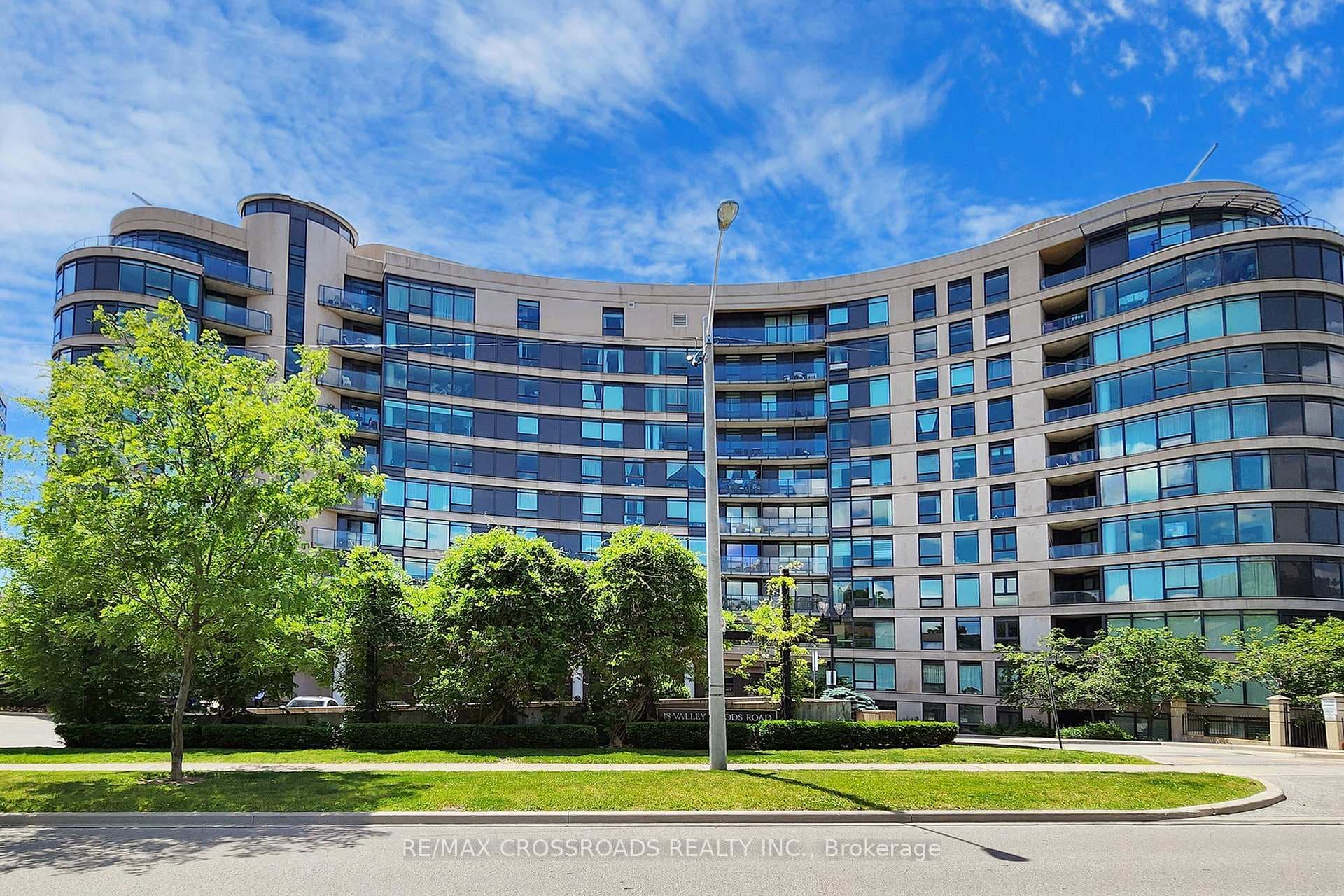 18 Valley Woods Road Unit Ph111, Don Mills / Parkwoods / Victoria Village, ON M3A 0A1 - Photo 1