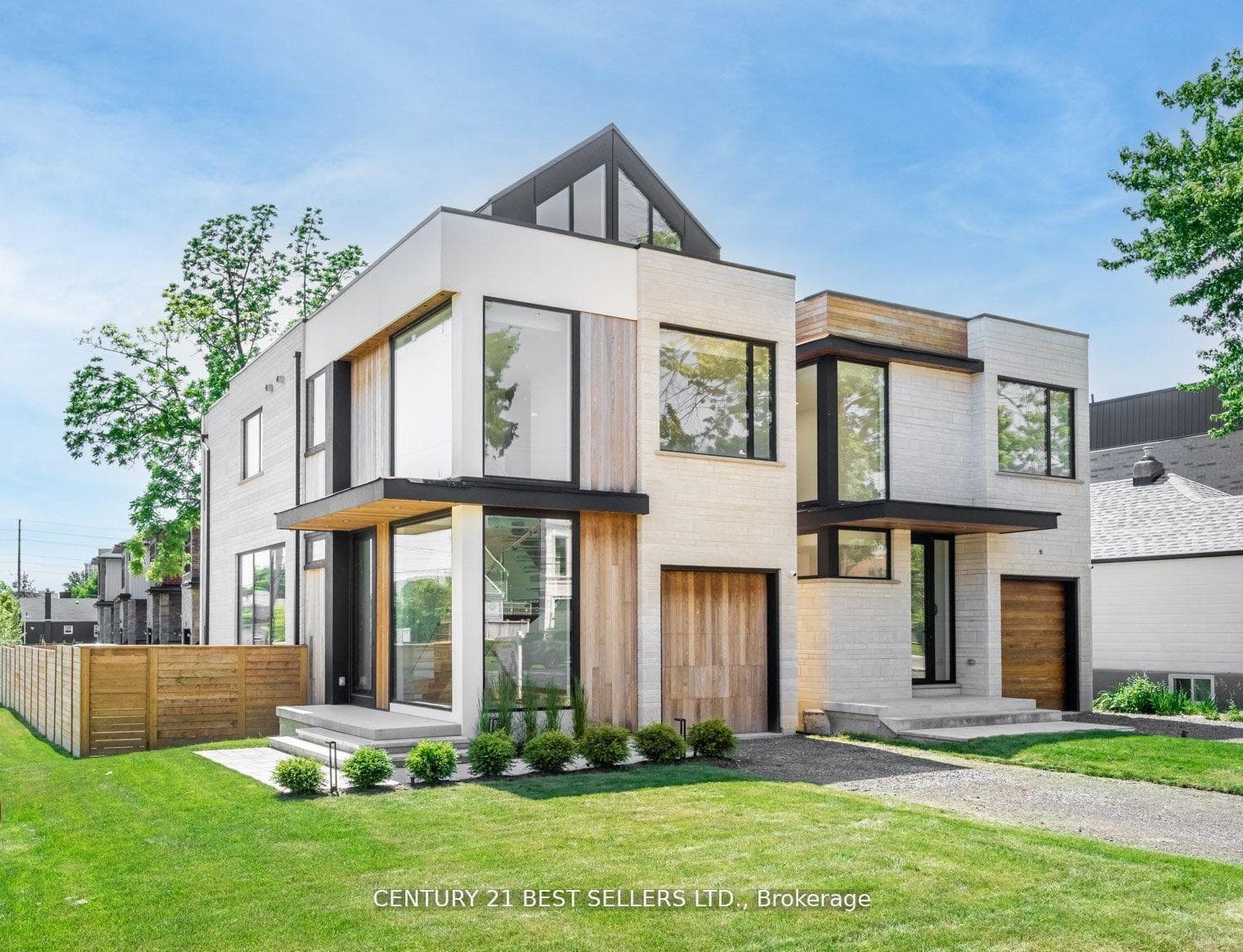 739 Ebony Avenue, Mississauga, ON L5E 1V9 - Photo 1