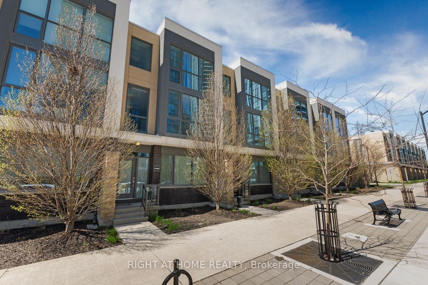 5030 Four Springs Avenue Unit 3, Mississauga, ON L5R 0E9 - Photo 1