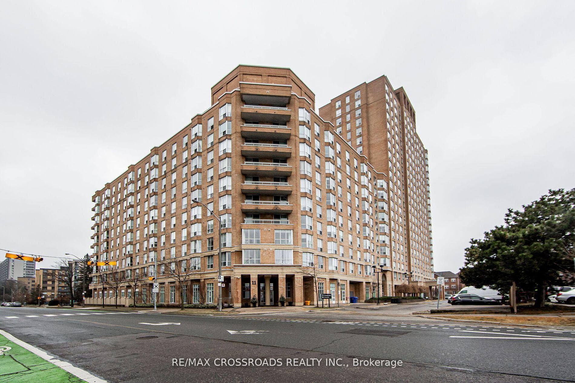 11 Thorncliffe Park Drive Unit 705, Flemingdon Park / Don Mills, ON M4H 1P3 - Photo 1
