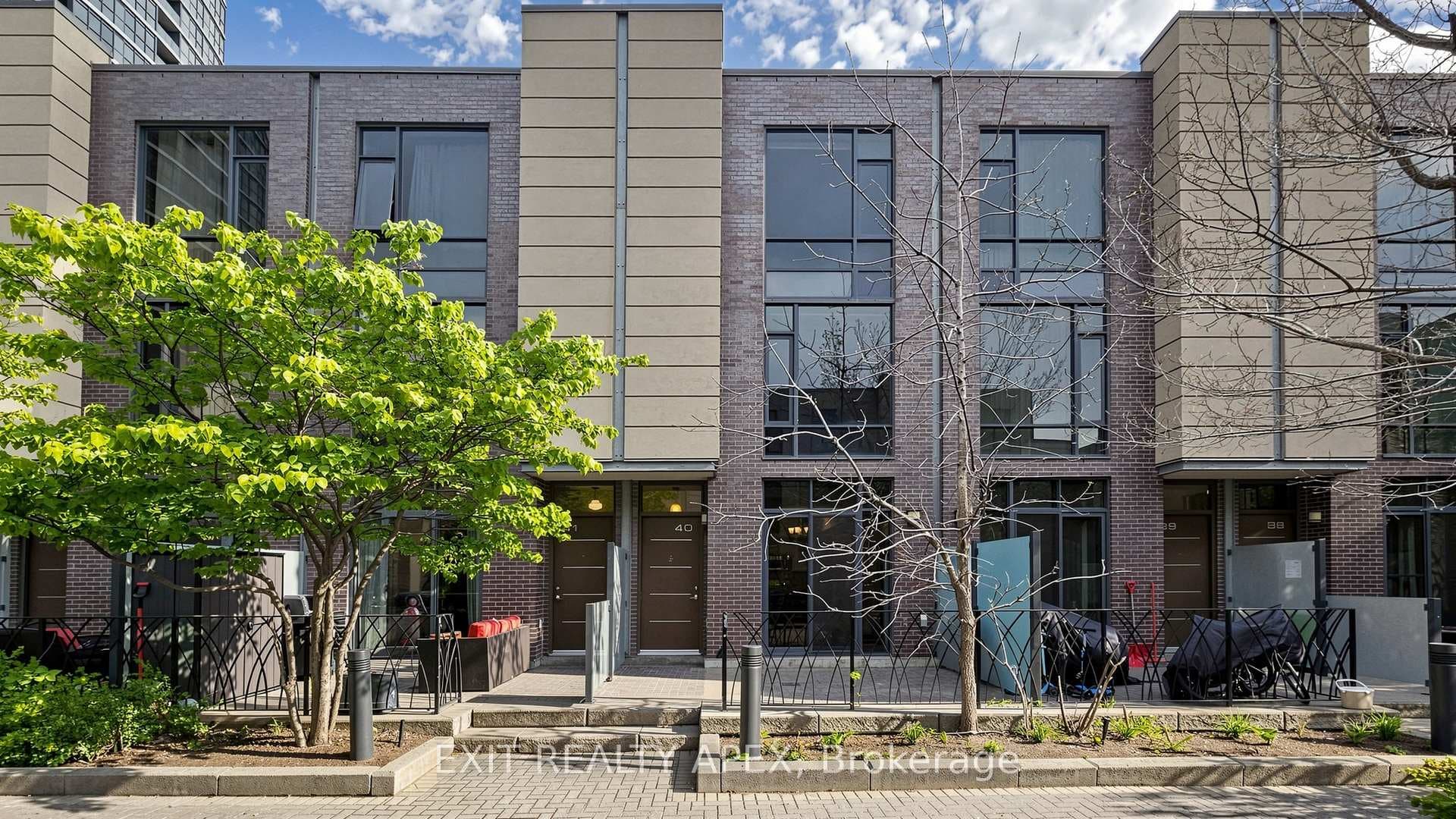 23 Valhalla Inn Road Unit 40, Toronto W08