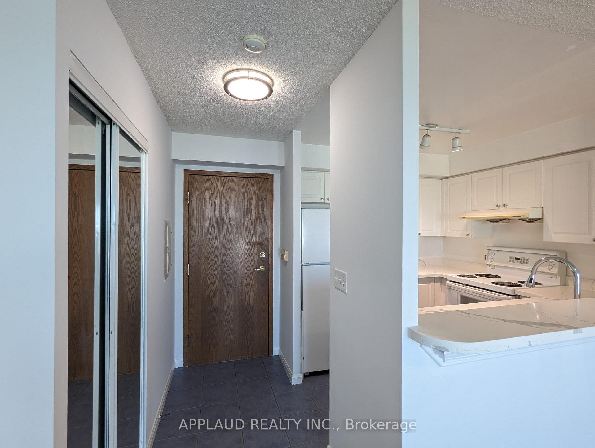 11 Lee Centre Drive Unit 1007, Scarborough (West Hill / Highland Creek), ON M1H 3J5 - Photo 1