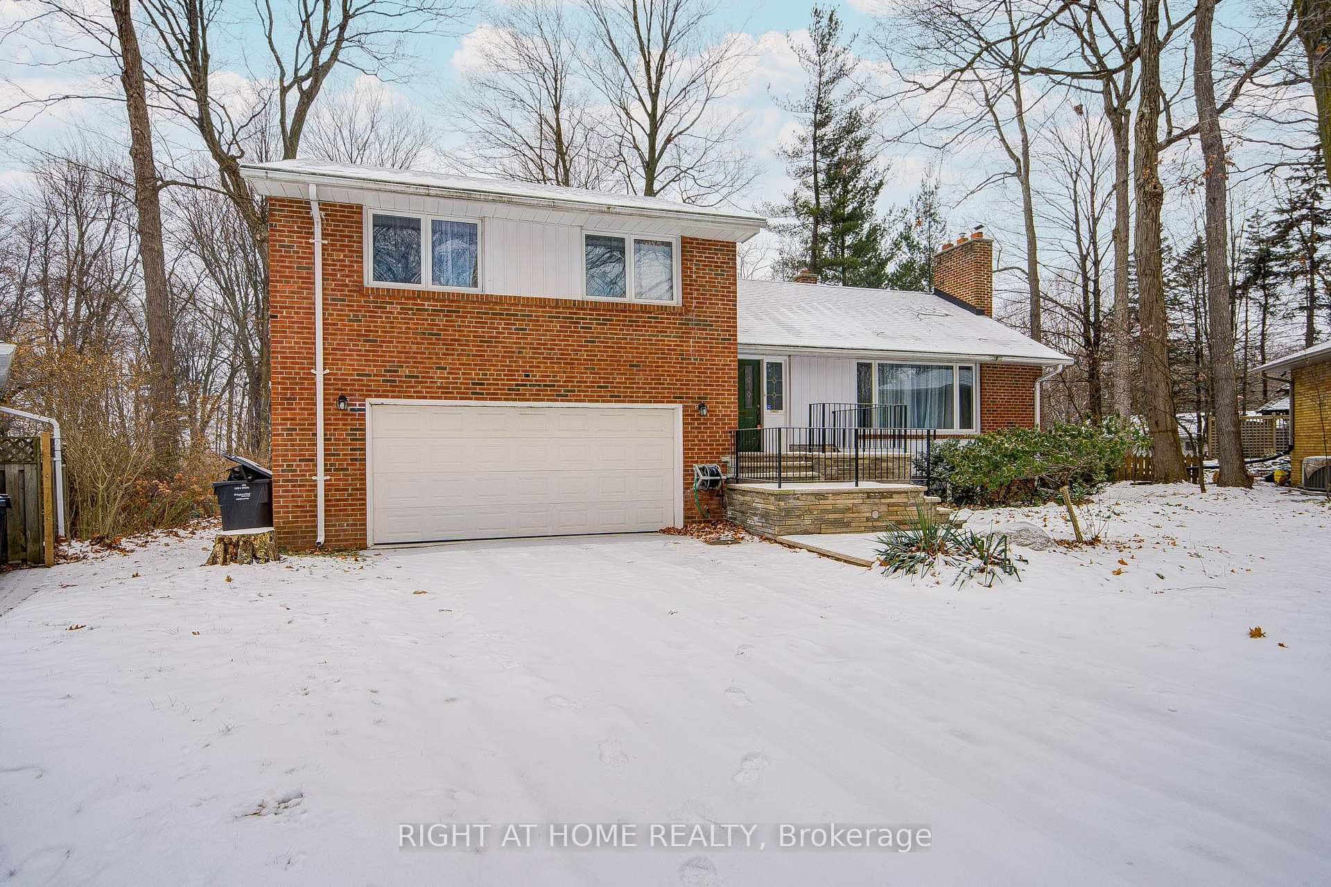 1445 Ryan Place, Mississauga, ON L5C 1J7 - Photo 1