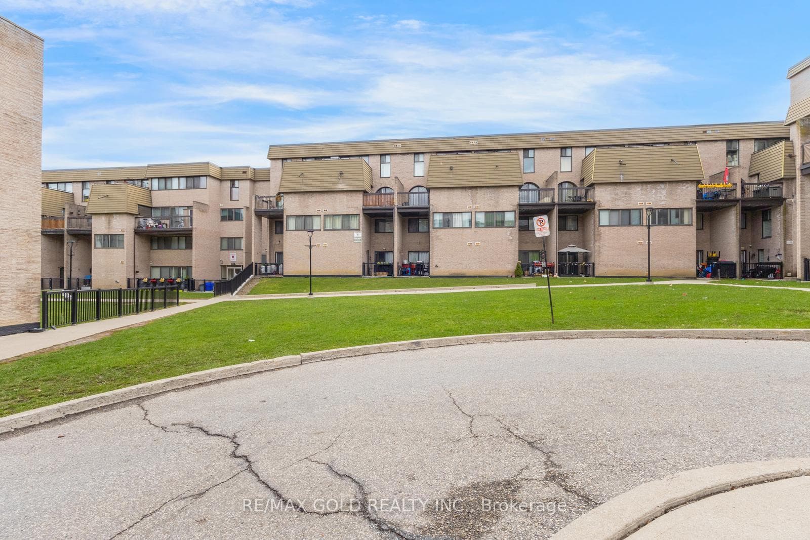 2095 Roche Court Unit 235, Mississauga, ON L5K 2C8 - Photo 1