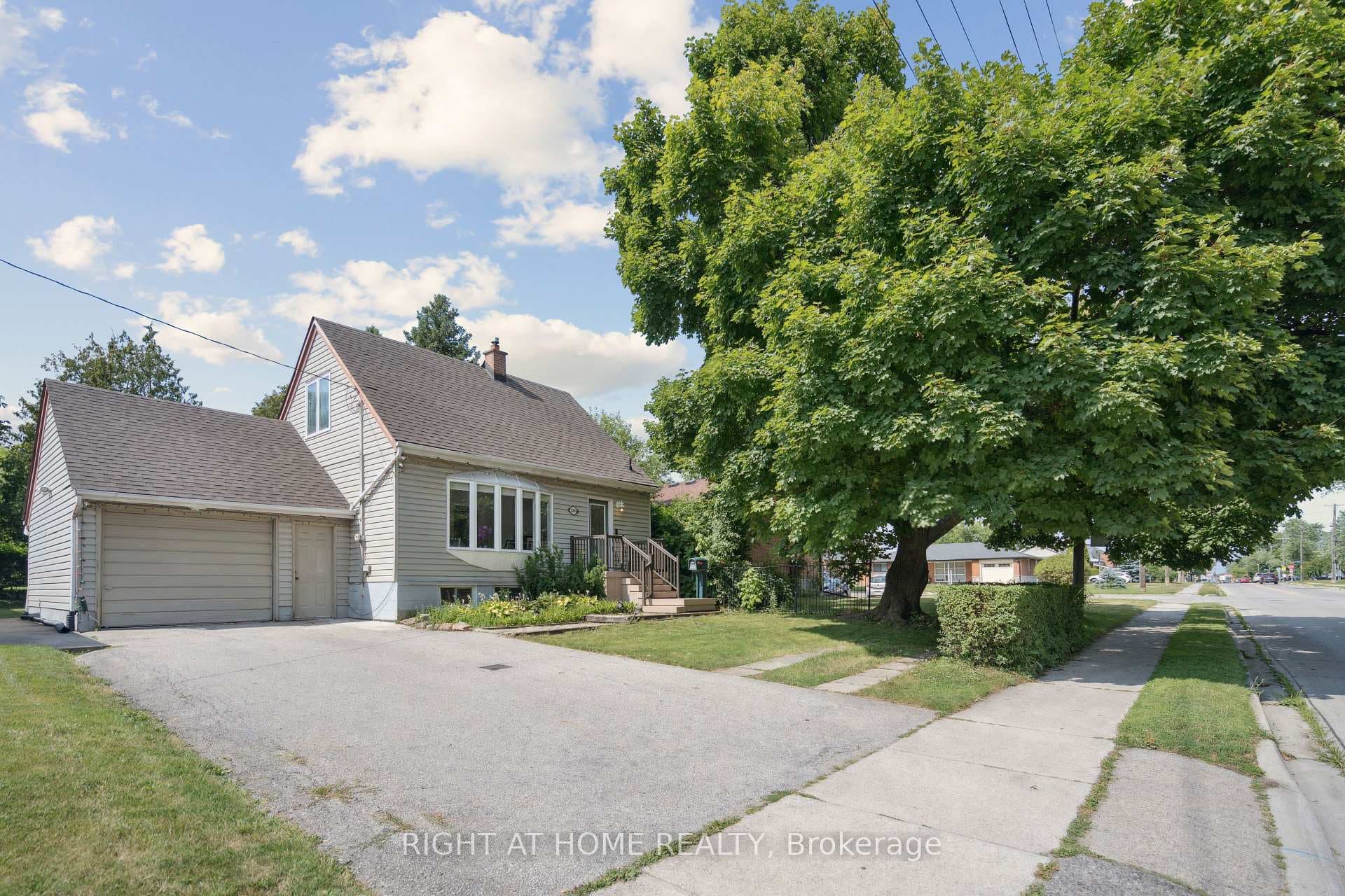 2343 Mountainside Drive, Burlington, ON L7P 1C1 - Photo 1