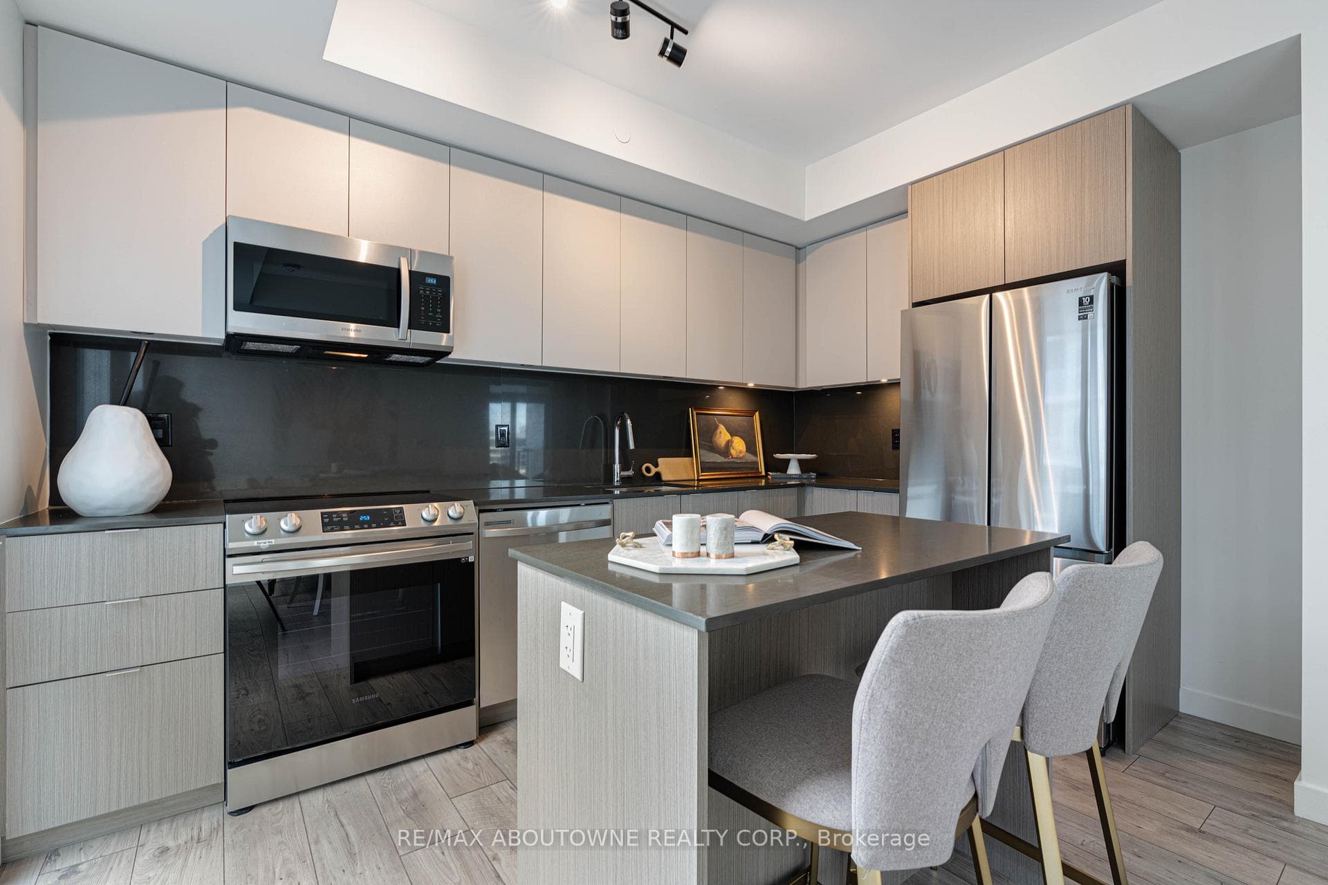 125 Bronte Road Unit A0206, Oakville, ON L6L 3C1 - Photo 1