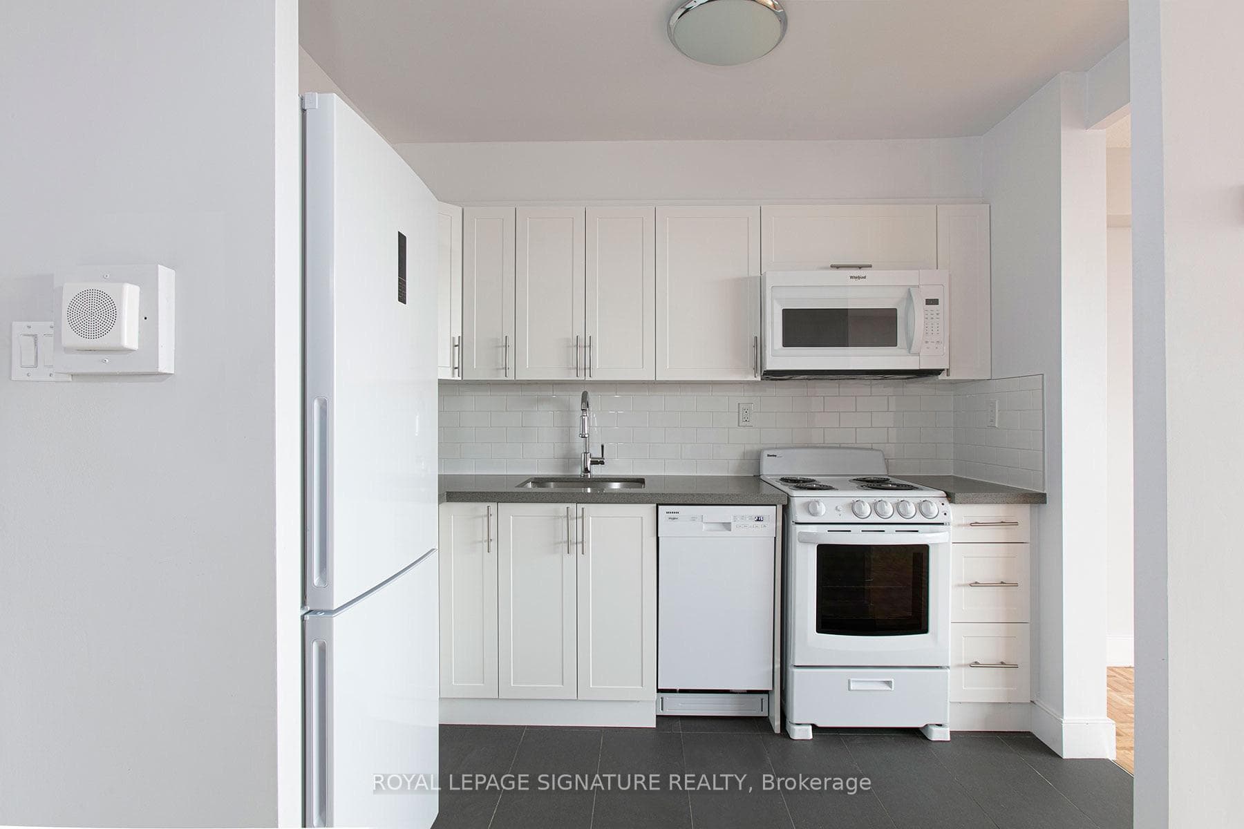 666 Spadina Avenue Unit 2115, Downtown Toronto / Waterfront, ON M5S 2H8 - Photo 1