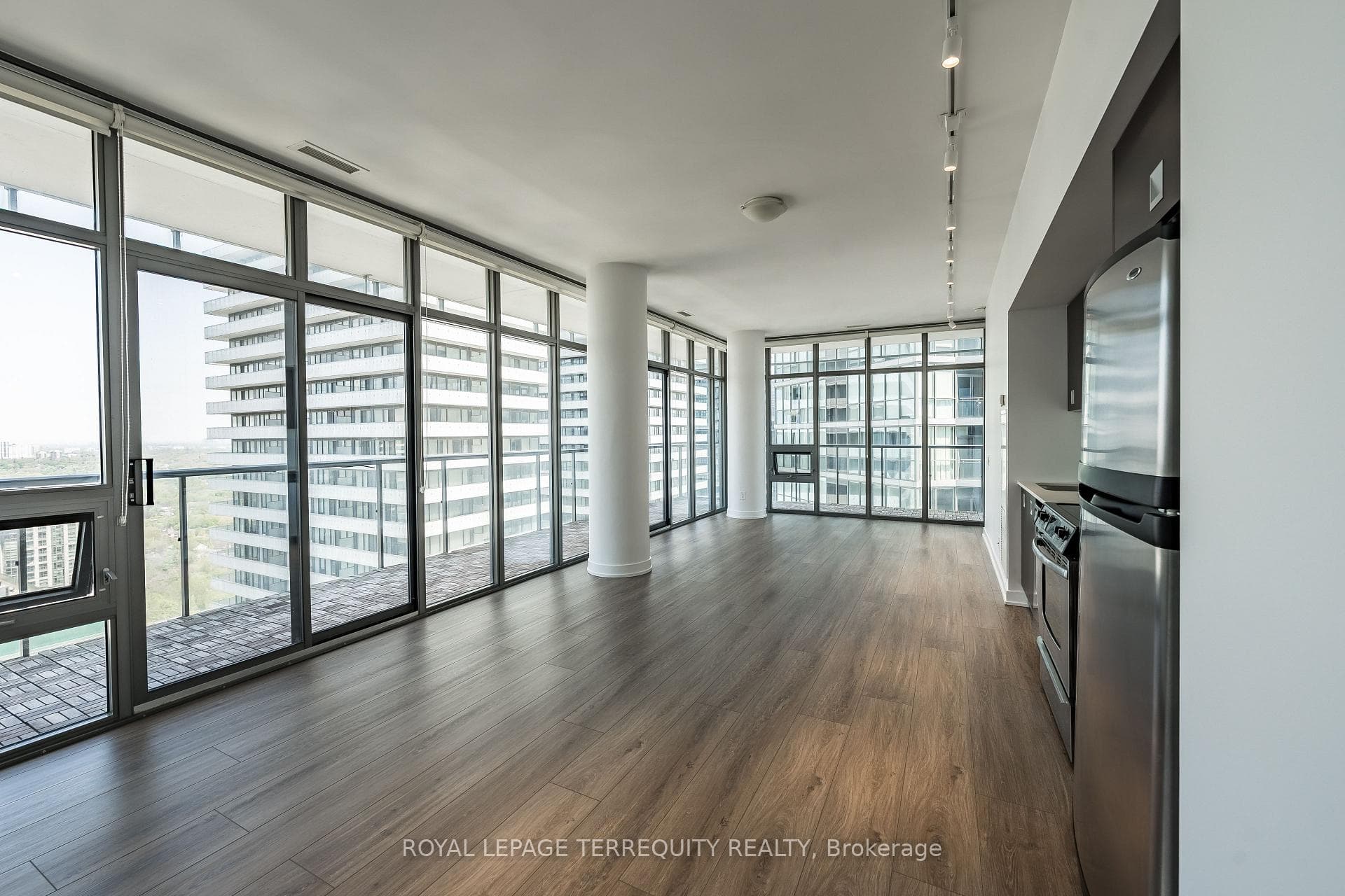 33 Charles Street Unit 4008, Regent Park / Cabbagetown / St. James Town, ON M4Y 0A2 - Photo 1