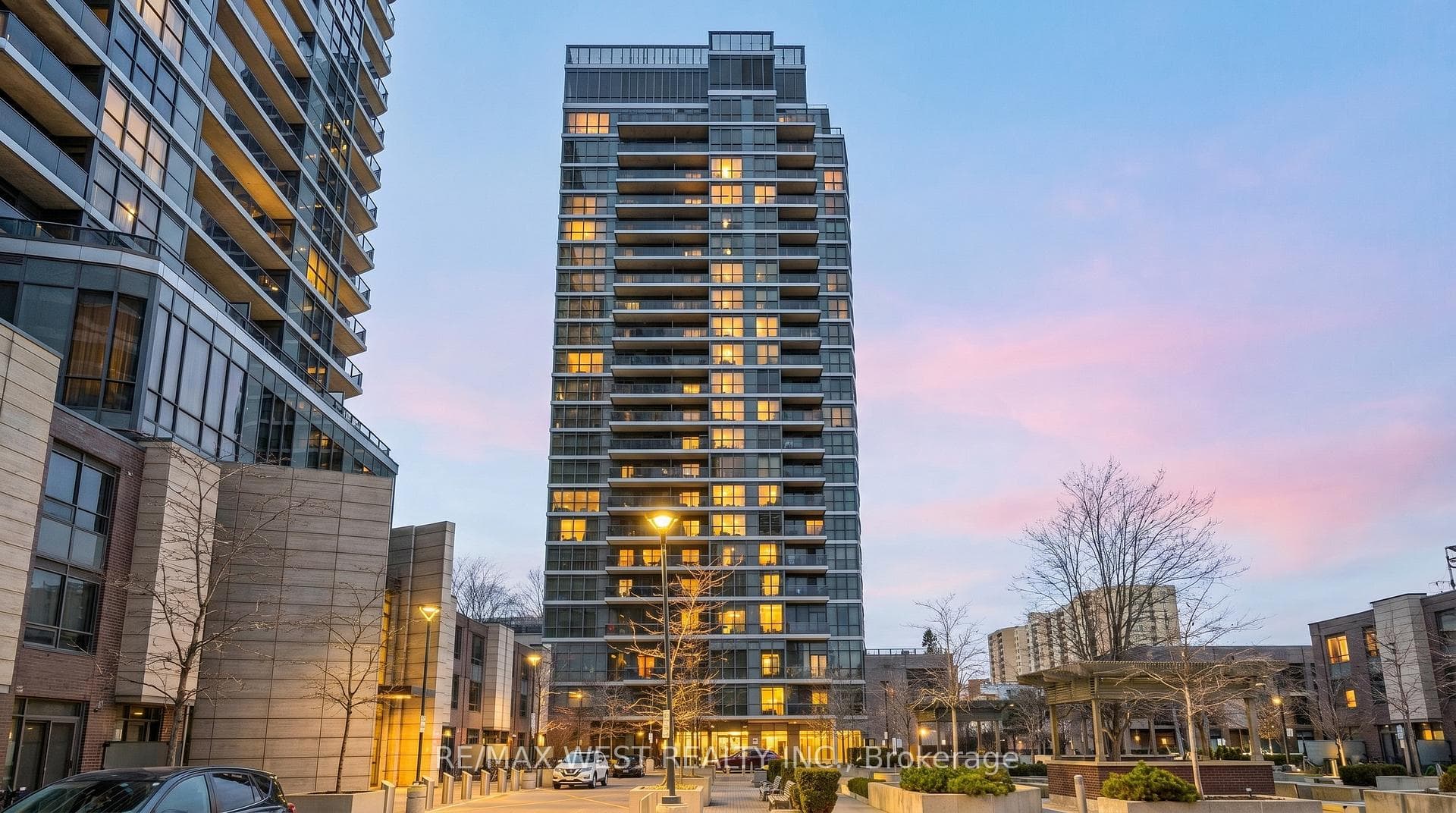 1 Valhalla Inn Road Unit 905, Etobicoke (Islington / Rexdale), ON M9B 1S9 - Photo 1