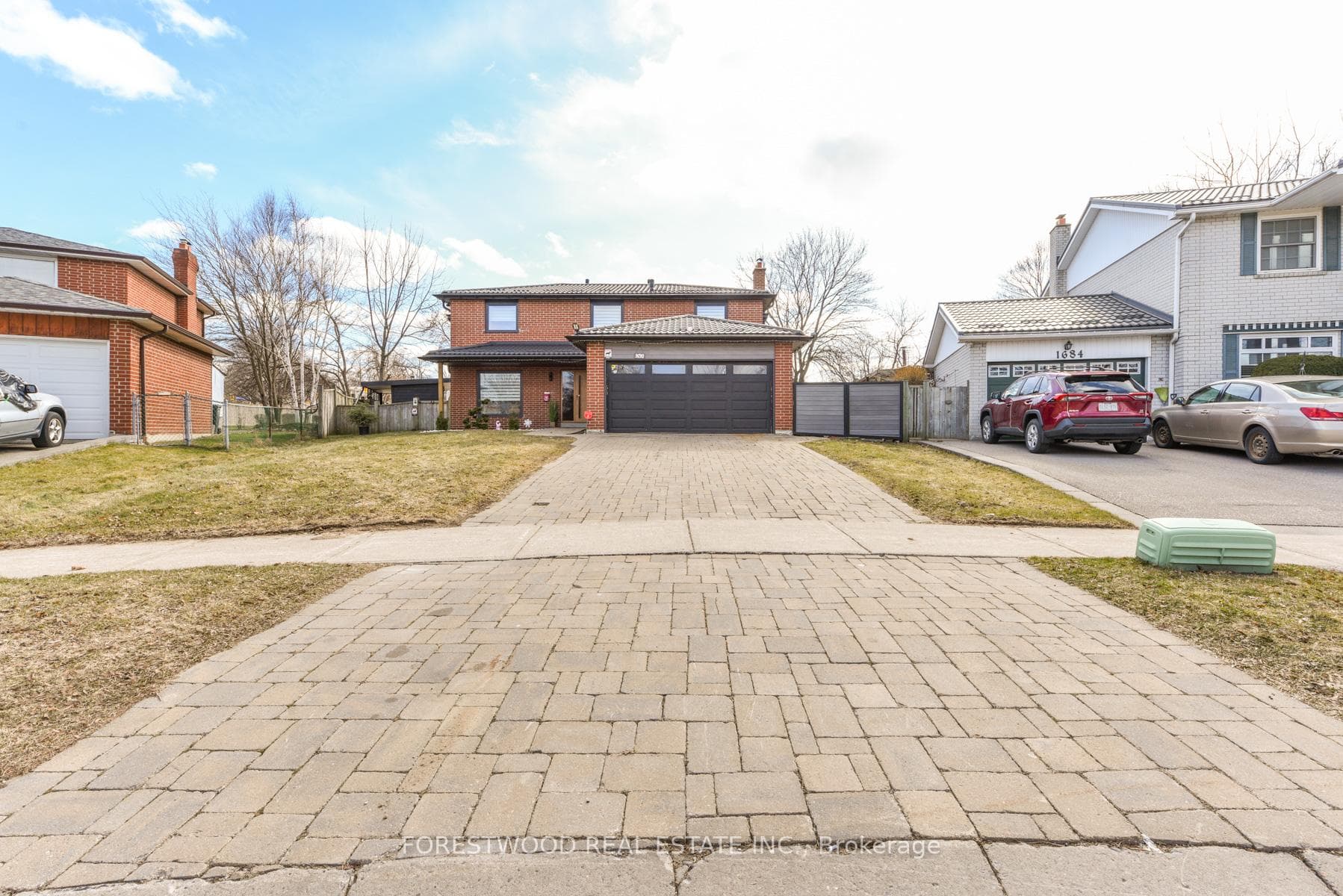 1690 Saltdene Terrace, Mississauga, ON L4W 2E4 - Photo 1